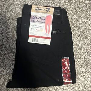 NWT Womens 7 Dark Black Wash Ankle Skinny Jeans with Fray Cuff